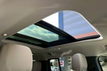 Land Rover Defender D300 SE, 2023