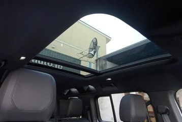 Land Rover Defender D300 X-Dynamic SE, 2023