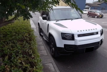 Land Rover Defender D300 X-Dynamic SE, 2023