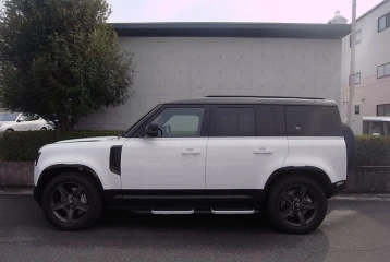 Land Rover Defender D300 X-Dynamic SE, 2023