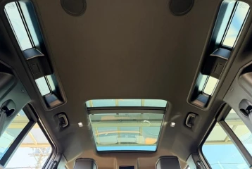 Land Rover Defender D300, 2023