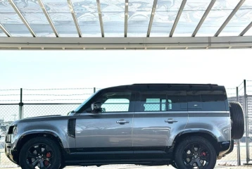 Land Rover Defender D300, 2023