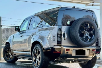 Land Rover Defender D300, 2023