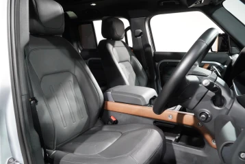 Land Rover Defender D300, 2023