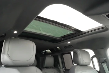 Land Rover Defender D300, 2023