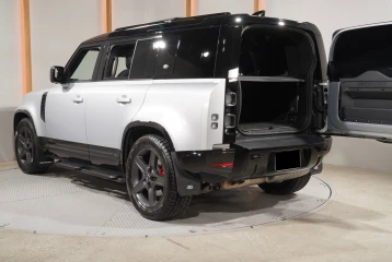 Land Rover Defender D300, 2023