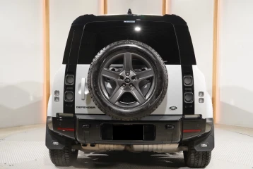 Land Rover Defender D300, 2023