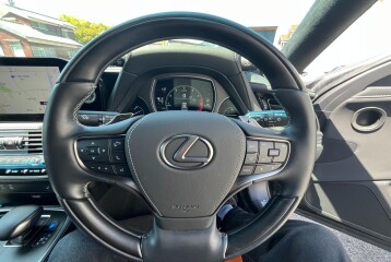 Lexus LS , 2023