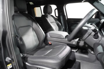 Land Rover Defender D300 X-Dynamic SE, 2024