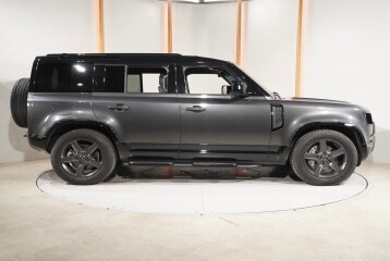 Land Rover Defender D300 X-Dynamic SE, 2024