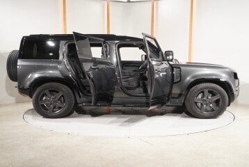 Land Rover Defender D300 X-Dynamic SE, 2024