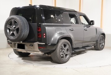 Land Rover Defender D300 X-Dynamic SE, 2024