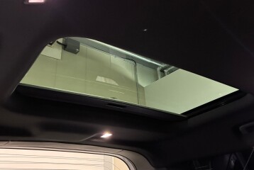 Land Rover Defender D300, 2024