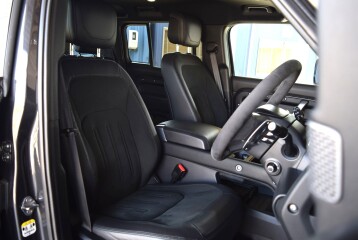 Land Rover Defender P525, 2023