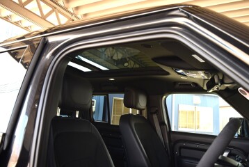 Land Rover Defender P525, 2023