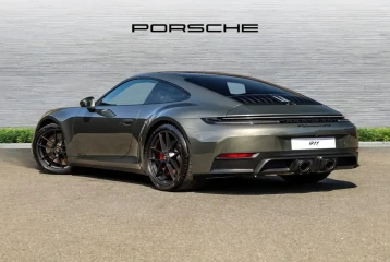 Porsche 911 Carrera 4 GTS, 2026
