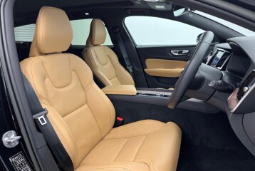 Volvo V60 Ultimate B4, 2023