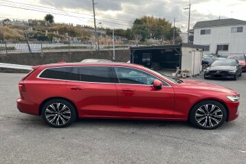 Volvo V60 Ultimate B4, 2023