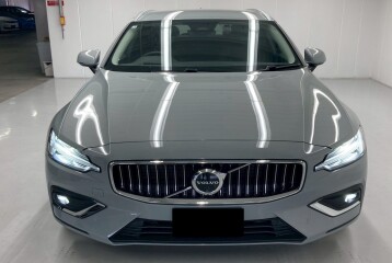 Volvo V60 Ultra B4, 2025