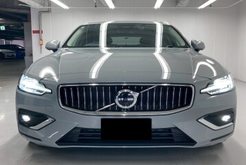 Volvo V60 Ultra B4, 2025