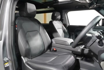 Land Rover Defender D300, 2024