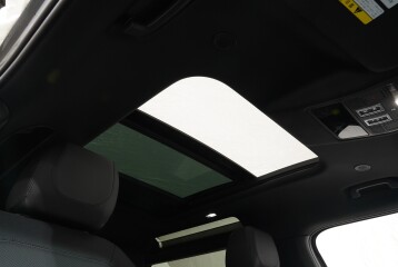 Land Rover Defender D300, 2024