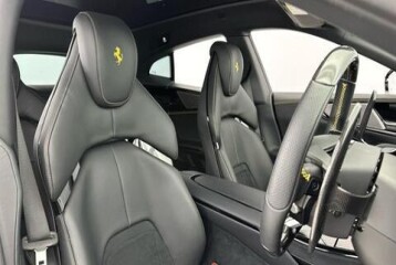 Ferrari Purosangue , 2025