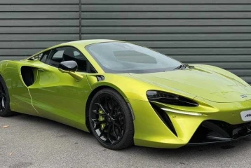 McLaren Artura , 2024