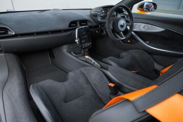 McLaren Artura , 2025