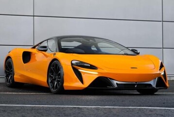 McLaren Artura , 2025