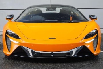 McLaren Artura , 2025
