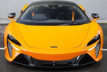 McLaren Artura , 2025