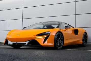 McLaren Artura , 2025