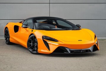 McLaren Artura , 2025