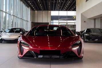 McLaren Artura , 2025