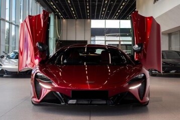McLaren Artura , 2025