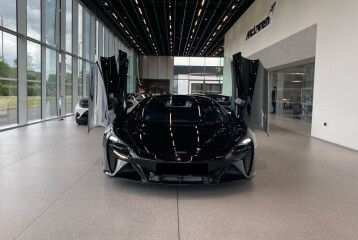 McLaren Artura , 2025