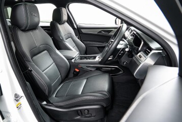 Jaguar F-Pace D200 R-Dynamic SE, 2025