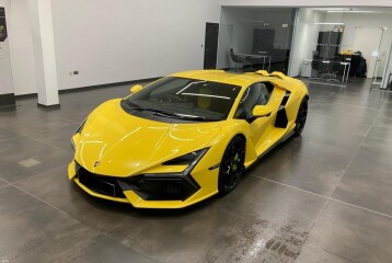 Lamborghini Revuelto , 2025