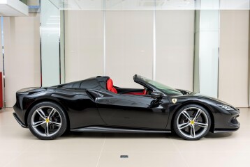 Ferrari 296 GTS, 2025