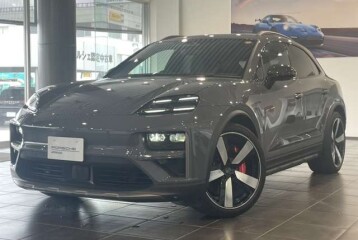 Porsche Macan Turbo, 2025
