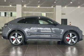 Porsche Macan Turbo, 2025