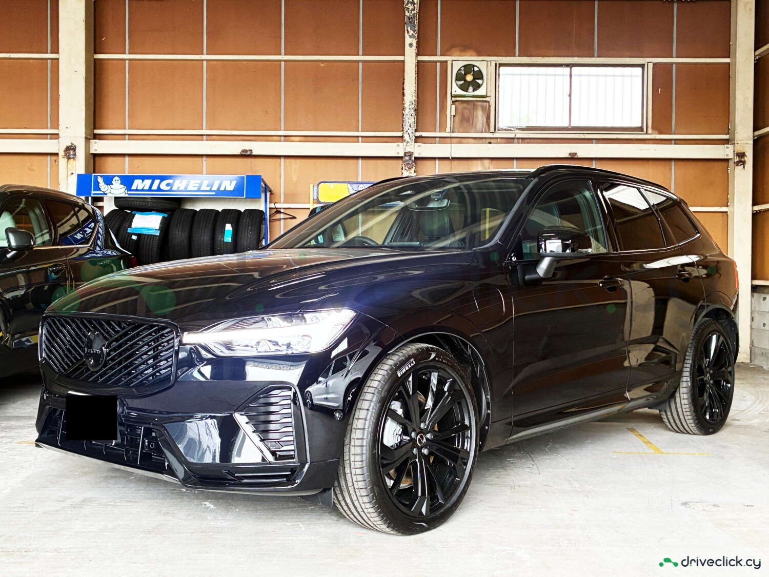 2026 Volvo XC60 T6 Ultra Air Suspension — Black — 50 km