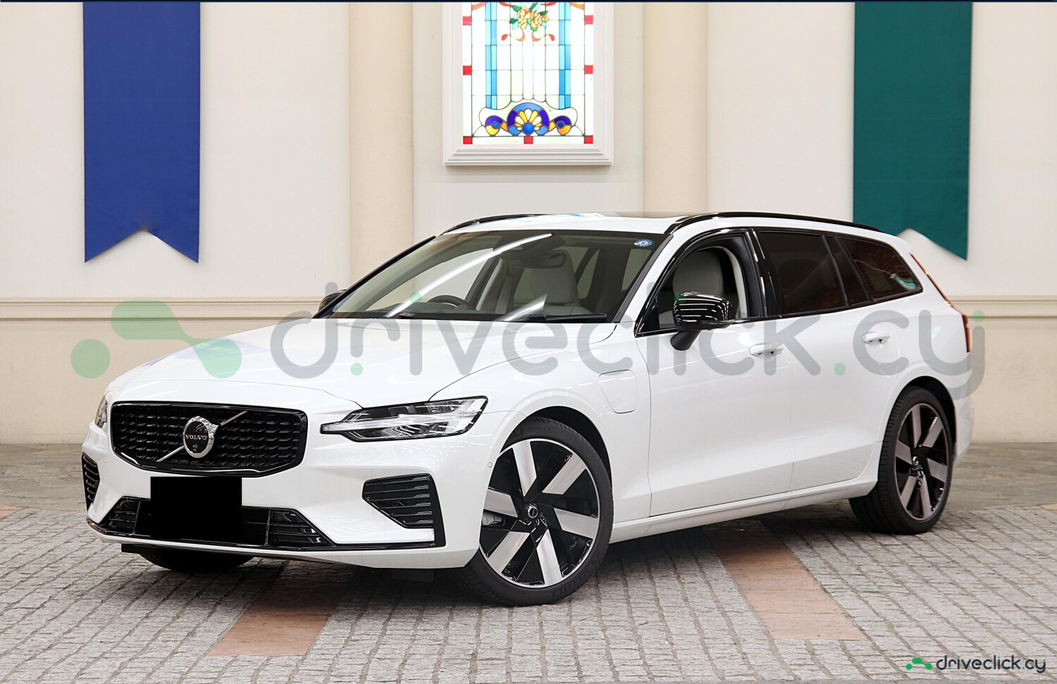 2025 Volvo V60 Recharge Ultra T6 — White — 529 km