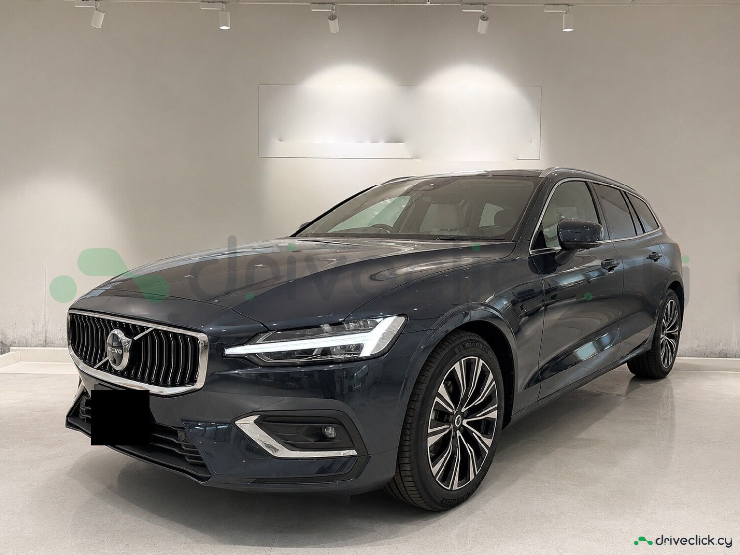 2026 Volvo V60 Ultra B4 — Blue — 30 km