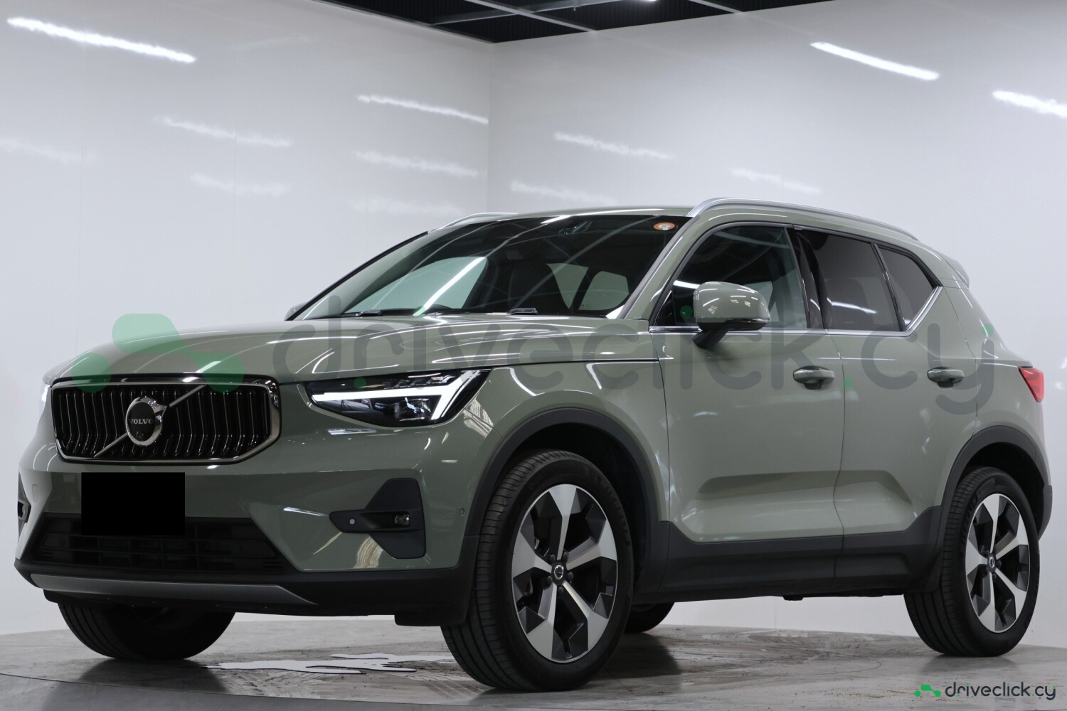 2025 Volvo XC40 Ultimate B4 — Green — 9280 km