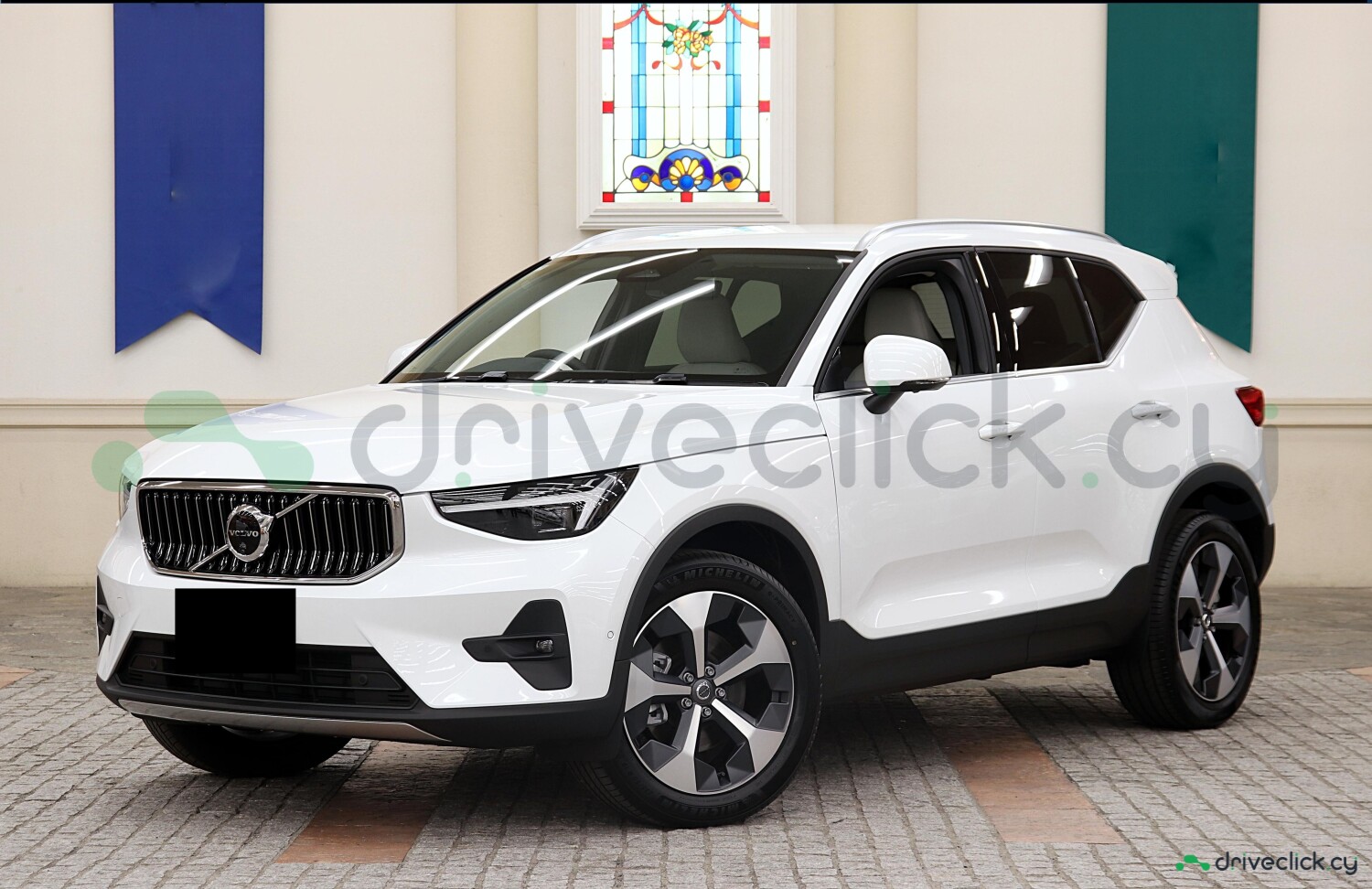 2025 Volvo XC40 Ultimate B4 — White — 50 km