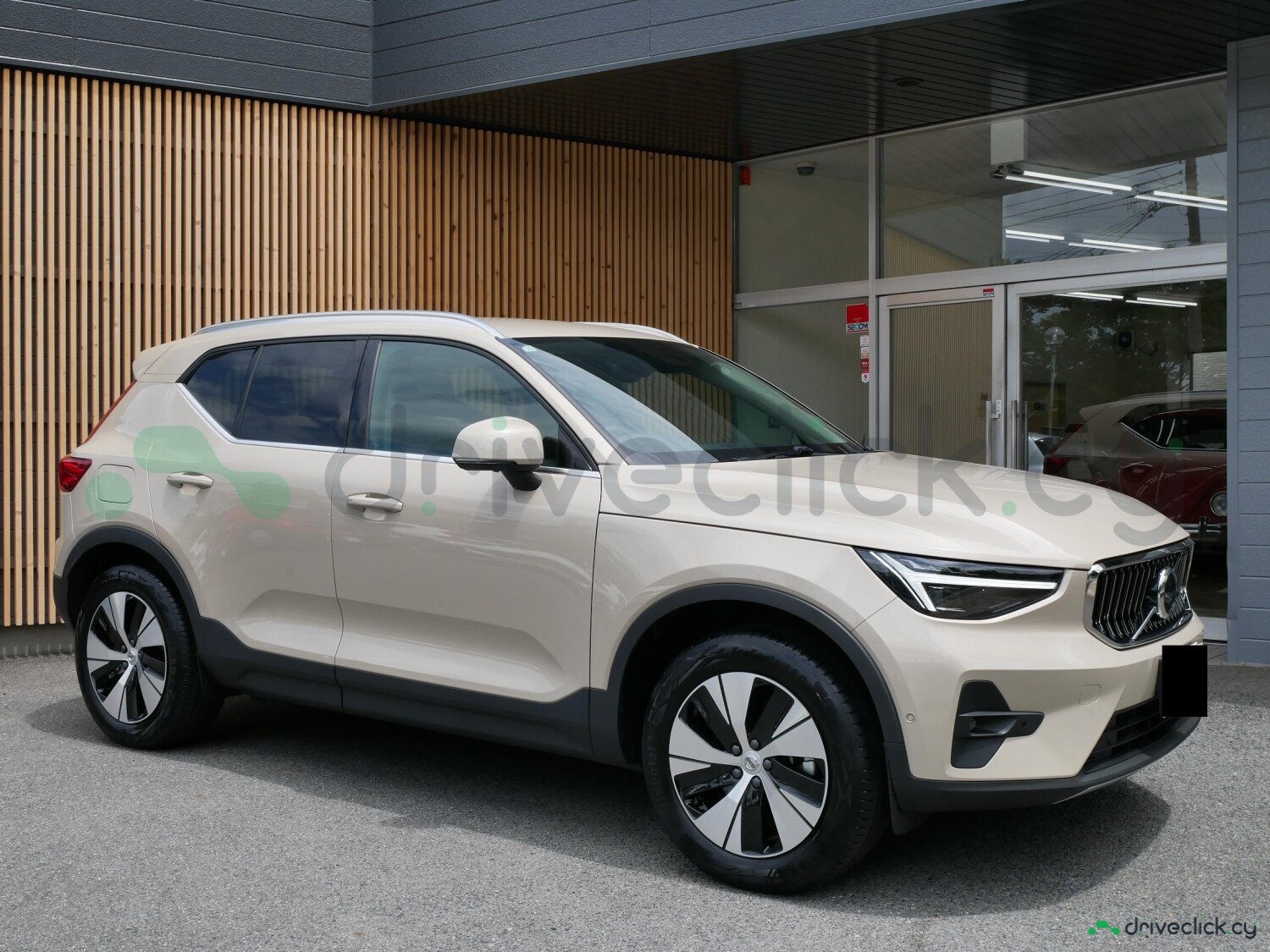 2025 Volvo XC40 2.0 B3 — Beige — 3000 km