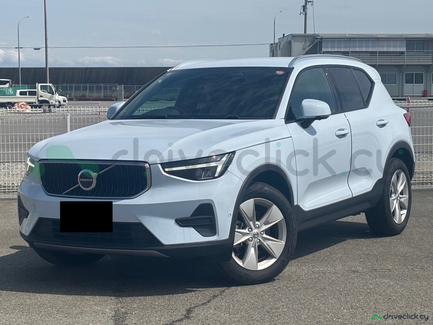2025 Volvo XC40 Plus B3 — Blue — 5000 km