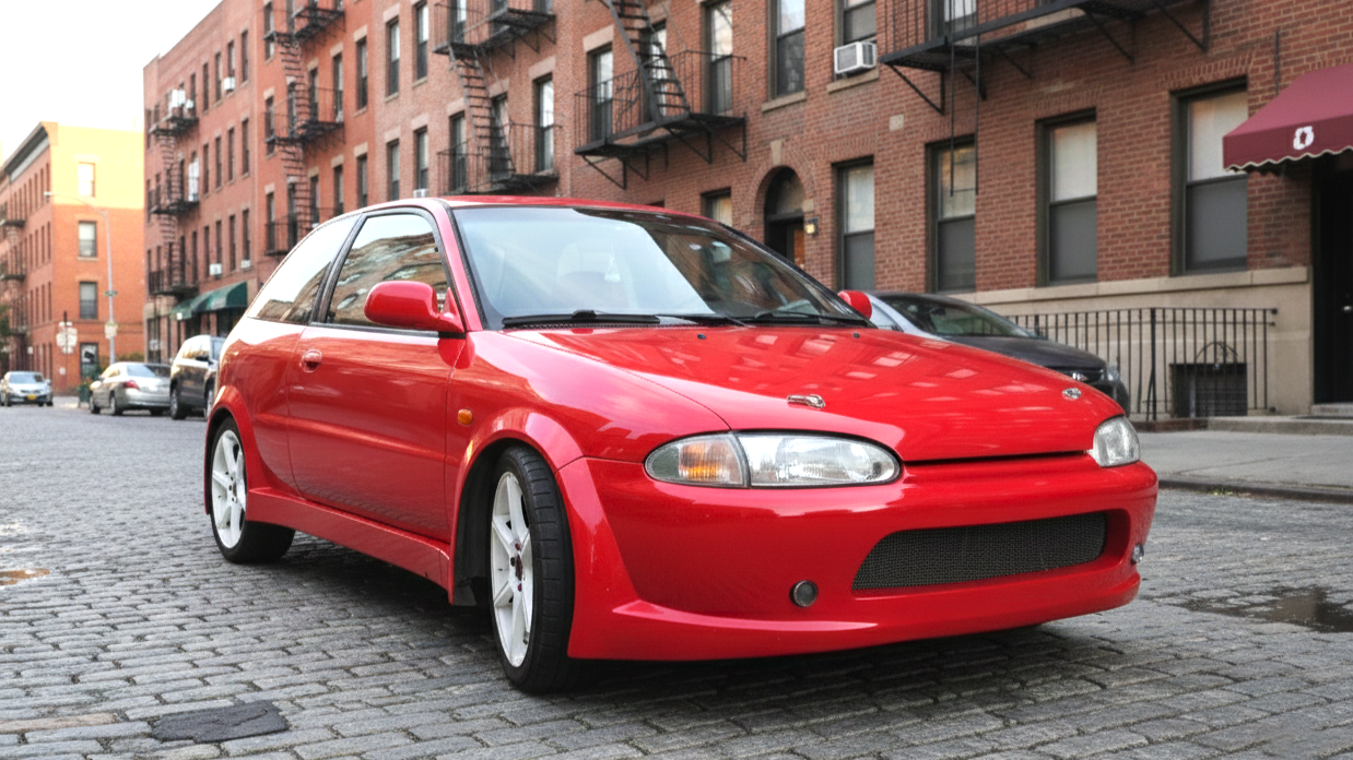 Mitsubishi colt красного цвета